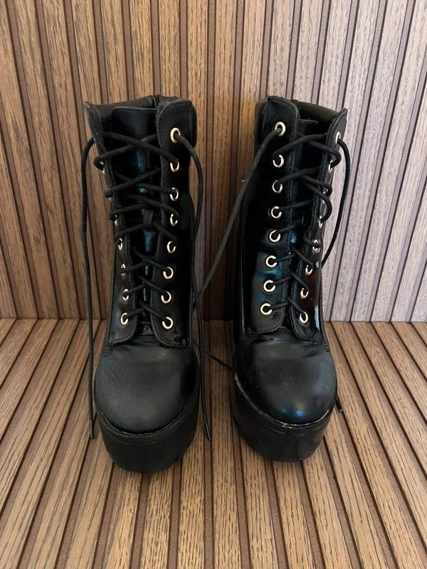 Botas Pretas Góticas Salto Grosso